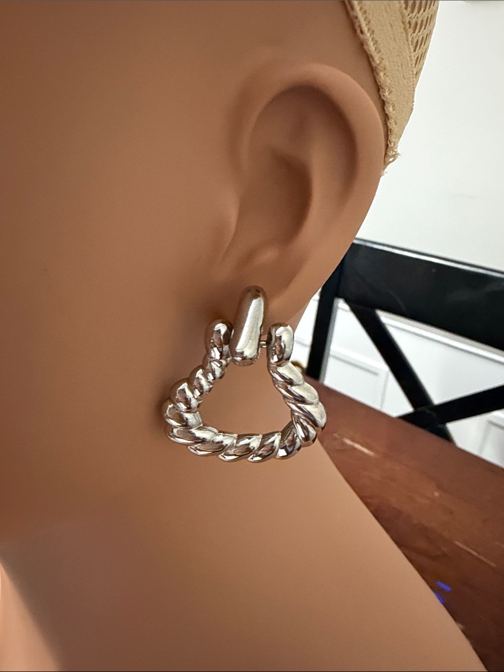 Source Unknown Shiny Silver Twisted Heart Hoop Earrings